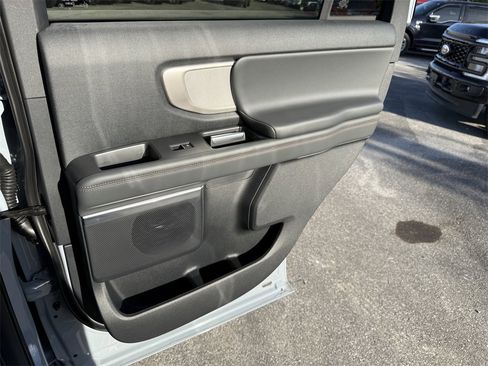 New 2025 Ford Expedition Active image 39