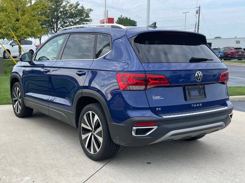 Used 2022 Volkswagen Taos SE w/ Panoramic Sunroof Package FWD image 5