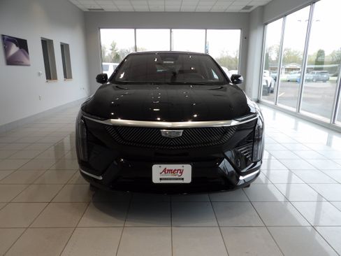 Used 2025 Cadillac Optiq Luxury 2 w/ LPO, Floor Liner Package AWD/4WD image 2