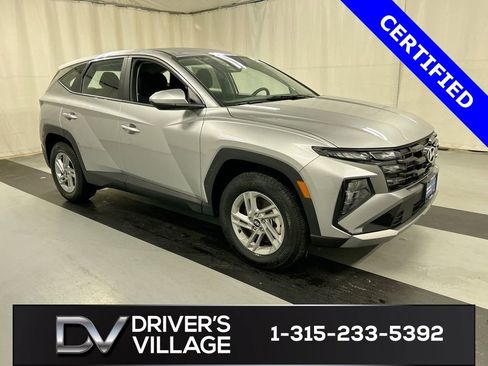 Used 2025 Hyundai Tucson SE image 1