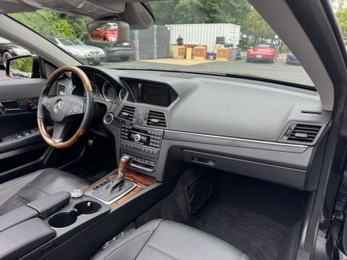 Used 2011 Mercedes-Benz E 550 Cabriolet image 34