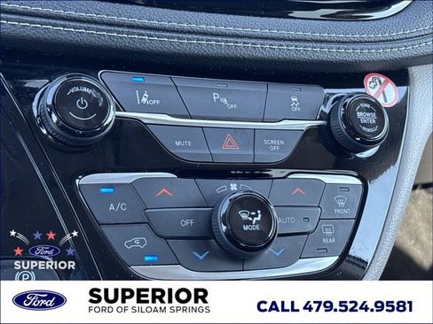 Used 2023 Chrysler Pacifica Limited FWD image 43