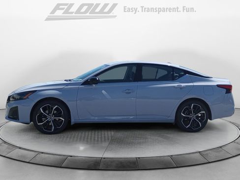 New 2025 Nissan Altima 2.5 SR image 4