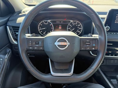 Certified 2025 Nissan Rogue SV FWD image 15