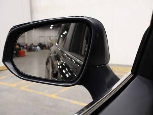 Used 2024 Toyota Highlander LE image 38