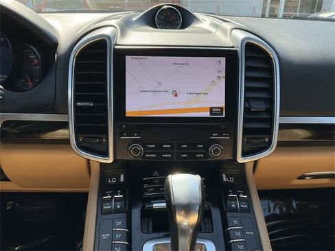 Used 2018 Porsche Cayenne Platinum Edition image 20