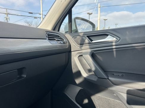 Used 2019 Volkswagen Tiguan SE image 24