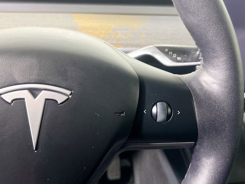 Used 2024 Tesla Model Y 2WD image 19