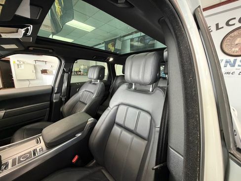 Used 2019 Land Rover Range Rover Sport SE AWD/4WD image 17