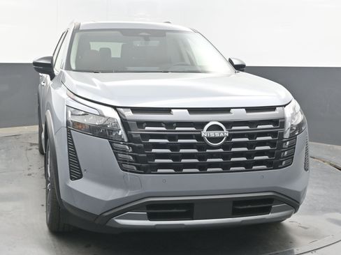 New 2026 Nissan Pathfinder Platinum FWD image 2