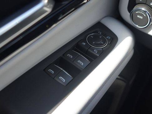 New 2025 Chevrolet Suburban Premier image 17