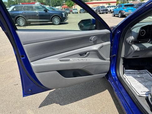 Used 2023 Hyundai Elantra SEL w/ Convenience Package FWD image 14