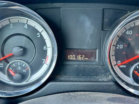 Used 2014 Dodge Grand Caravan SXT image 25