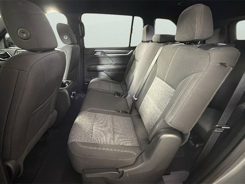 Used 2025 GMC Acadia Elevation image 29