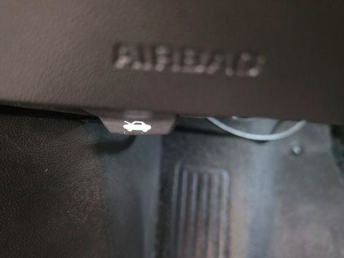 Used 2021 GMC Acadia SLE w/ Driver Convenience Package FWD image 21