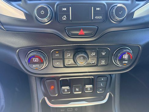 Used 2020 GMC Terrain Denali w/ Denali Premium Package AWD/4WD image 12