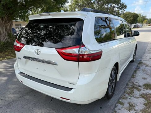 Used 2018 Toyota Sienna Limited FWD image 7
