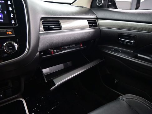 Used 2019 Mitsubishi Outlander SEL image 25