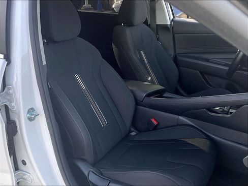 Used 2021 Hyundai Elantra SEL w/ Convenience + Premium Package image 10