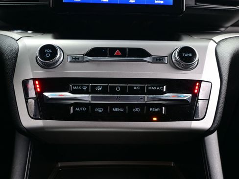 Used 2022 Ford Explorer XLT image 21