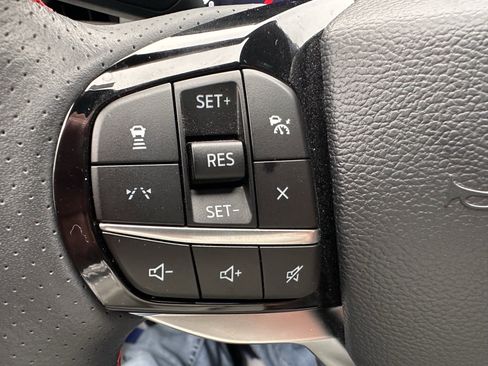 Used 2025 Ford Explorer ST-Line w/ ST-Line Street Pack image 21