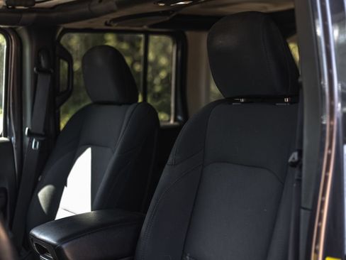 Used 2018 Jeep Wrangler Unlimited Sport S AWD/4WD image 7