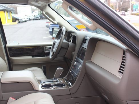 Used 2015 Lincoln Navigator 4WD image 20