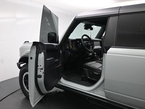 Used 2024 Ford Bronco Badlands w/ Sasquatch Package image 9