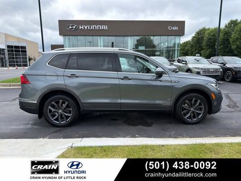 Used 2023 Volkswagen Tiguan SE FWD image 1