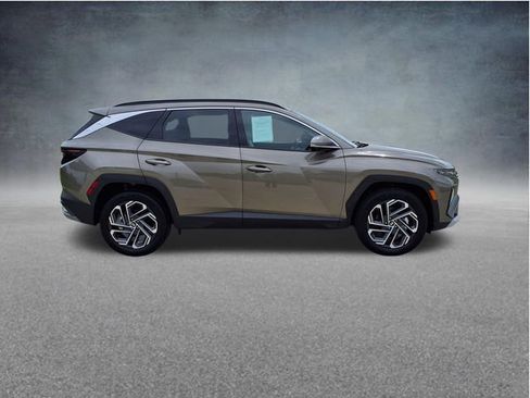 Used 2025 Hyundai Tucson Limited AWD/4WD image 9
