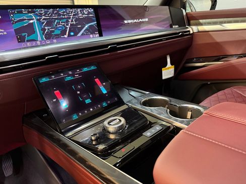 New 2026 Cadillac Escalade ESV Sport w/ LPO, ONYX Package image 33