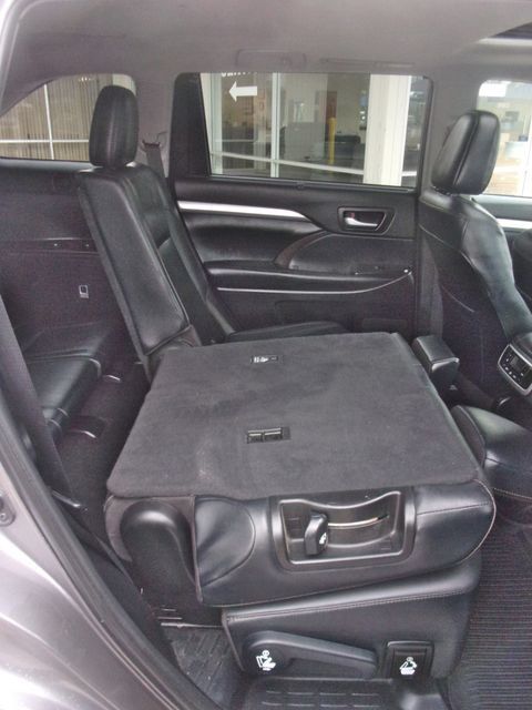 Used 2019 Toyota Highlander XLE AWD/4WD image 34