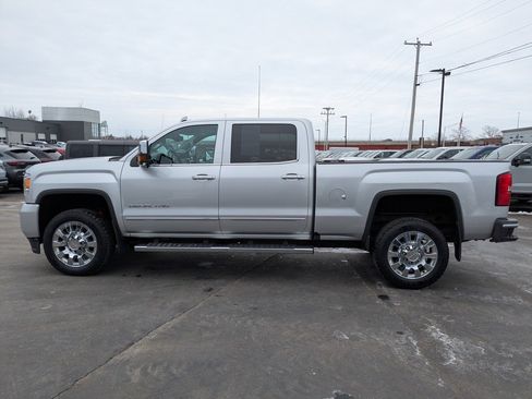 Used 2018 GMC Sierra 2500 Denali image 7