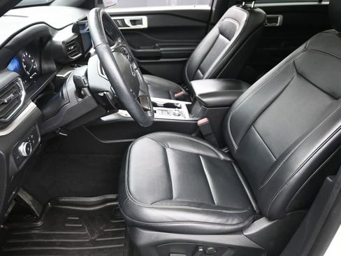 Used 2020 Ford Explorer XLT w/ Equipment Group 202A image 18