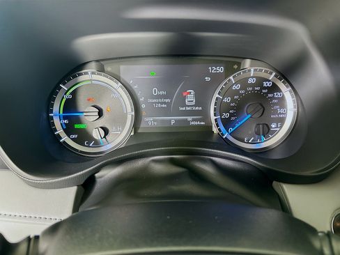 Used 2023 Toyota Highlander LE FWD image 19