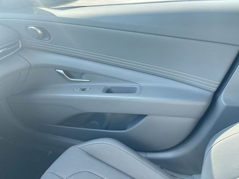 Used 2025 Hyundai Elantra Sport FWD image 27