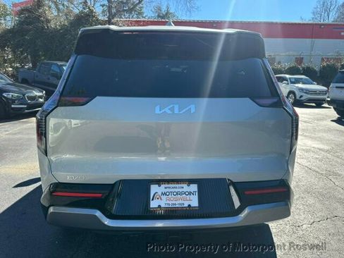 Used 2024 Kia EV9 Land w/ Towing Package image 6