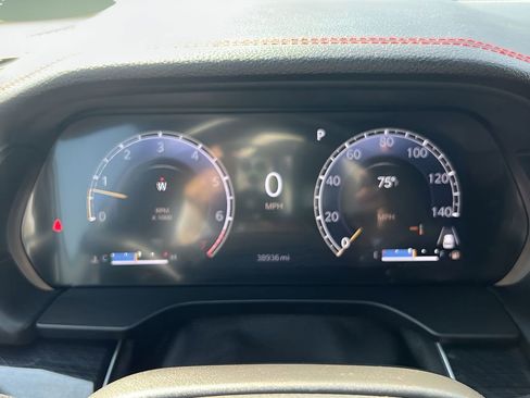 Used 2022 Jeep Grand Cherokee Trailhawk image 11