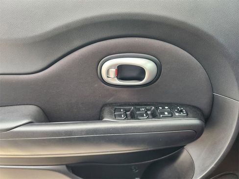 Used 2015 Kia Soul Base image 24