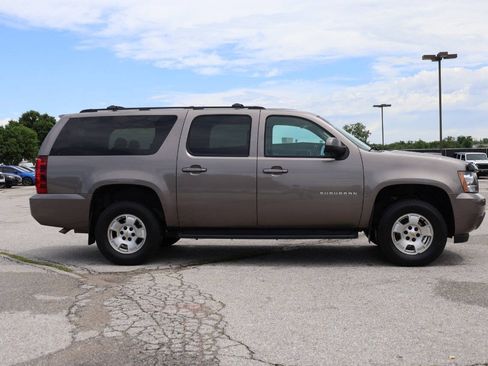 Used 2013 Chevrolet Suburban LS w/ Convenience Package 1 AWD/4WD image 7