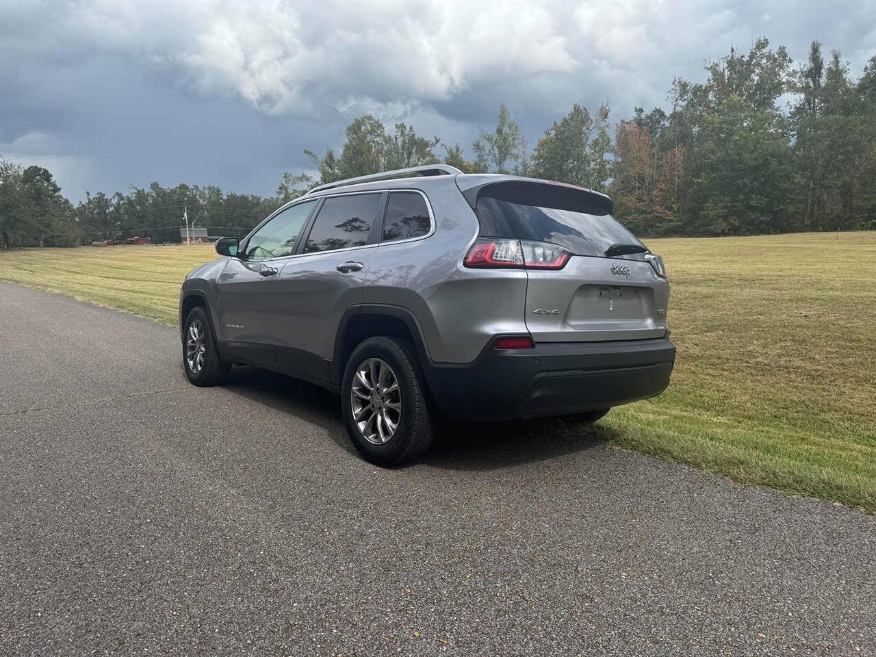 Used 2020 Jeep Cherokee Latitude Plus AWD/4WD image 4