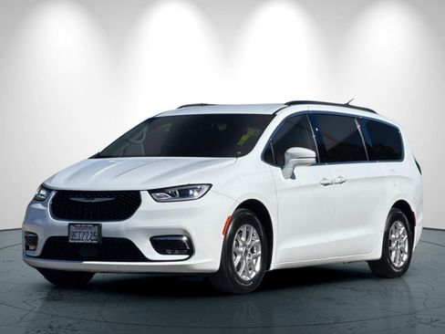 Used 2022 Chrysler Pacifica Touring-L image 8