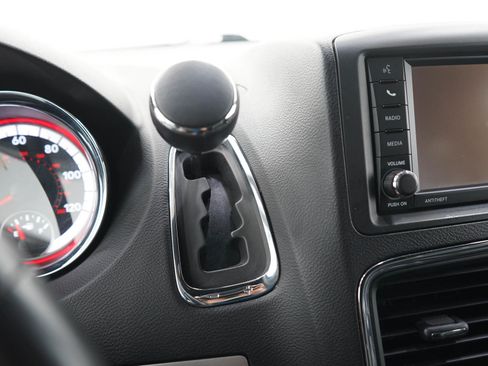 Used 2016 Dodge Grand Caravan R/T FWD image 25