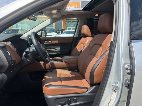 Used 2025 Nissan Pathfinder Platinum w/ Cargo Package AWD/4WD image 25