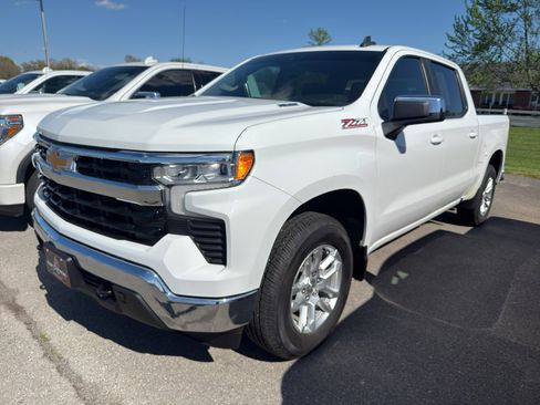 Used 2022 Chevrolet Silverado 1500 LT image 1