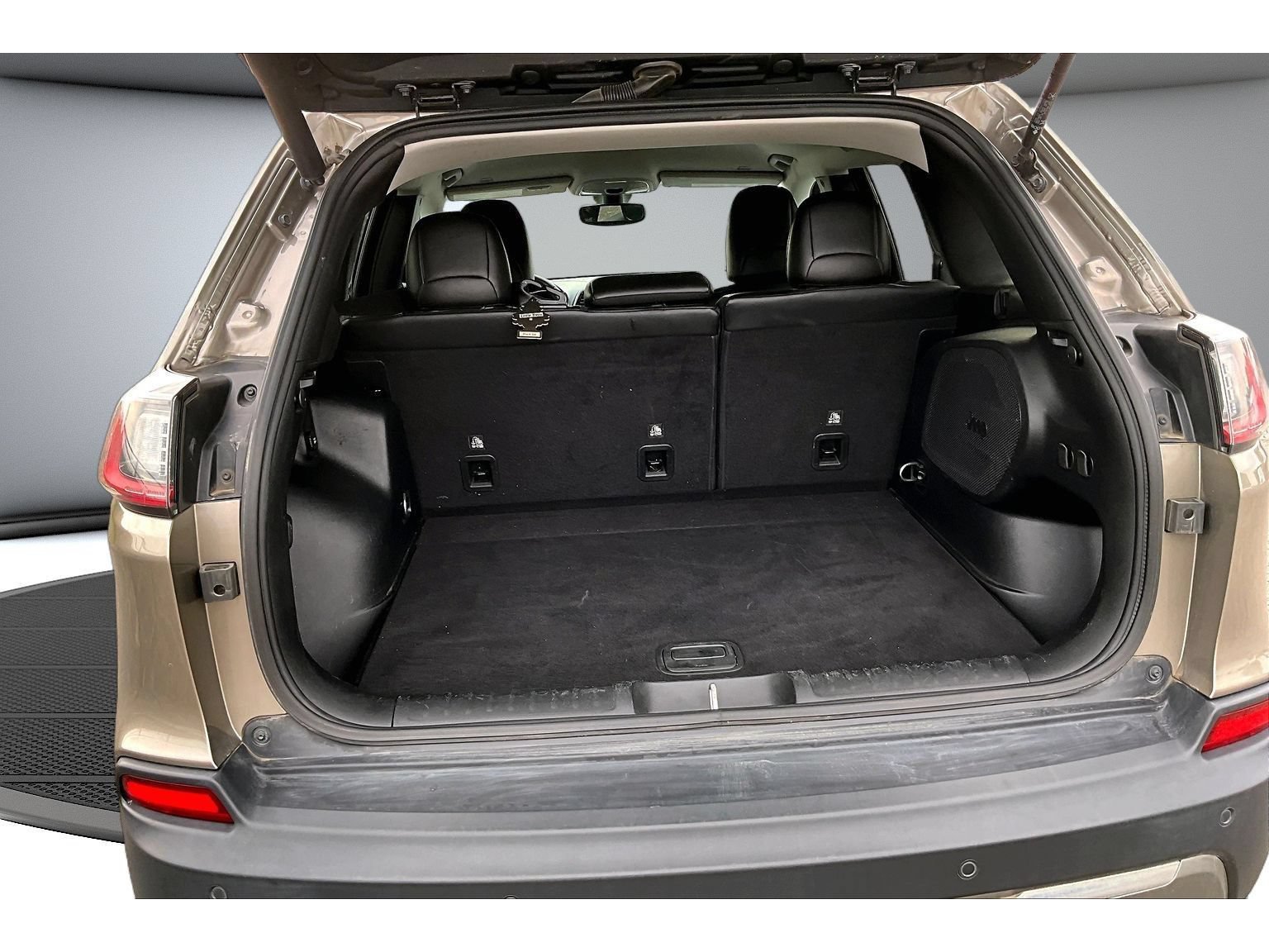 Used 2019 Jeep Cherokee Limited AWD/4WD image 39