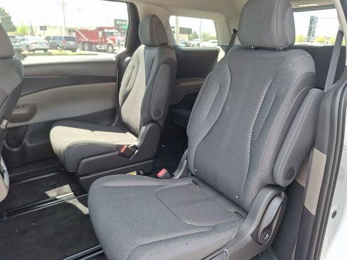 New 2026 Kia Carnival LX FWD image 11