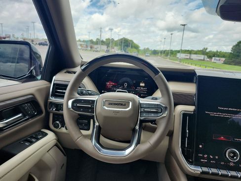 Used 2026 GMC Yukon Denali w/ Advanced Technology Package AWD/4WD image 15