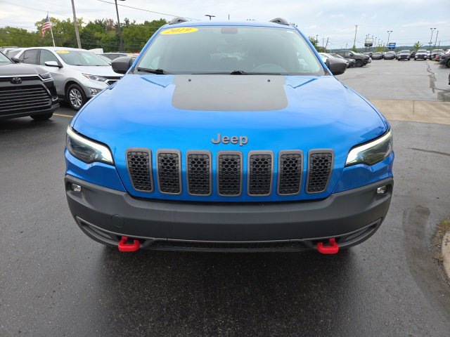 Used 2019 Jeep Cherokee Trailhawk w/ Cold Weather Group AWD/4WD image 2