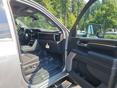 New 2025 GMC Sierra 3500 Denali w/ Denali Reserve Package image 11